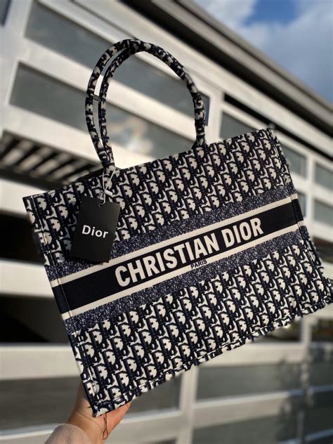 cartera christian dior precio original|bolso christian dior tela.